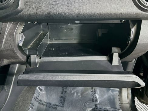 Used 2022 Toyota Tacoma SR image 31