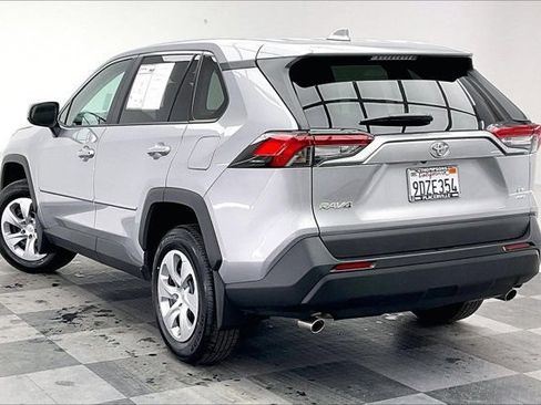 Used 2022 Toyota RAV4 LE AWD/4WD image 10