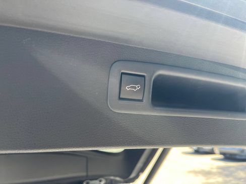 Used 2025 Toyota Highlander XSE AWD/4WD image 23