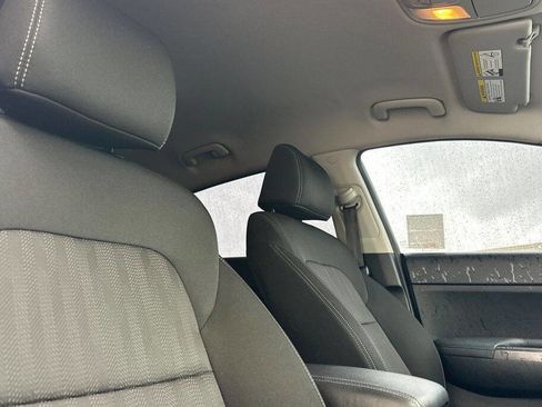 Used 2022 Kia Sportage LX image 17