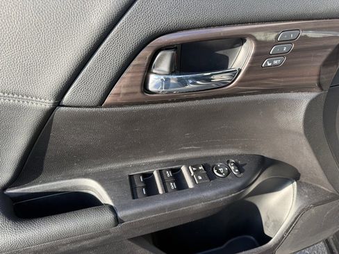 Used 2017 Honda Accord EX-L image 18