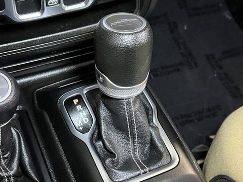 Certified 2021 Jeep Gladiator Overland w/ Cold Weather Group image 44