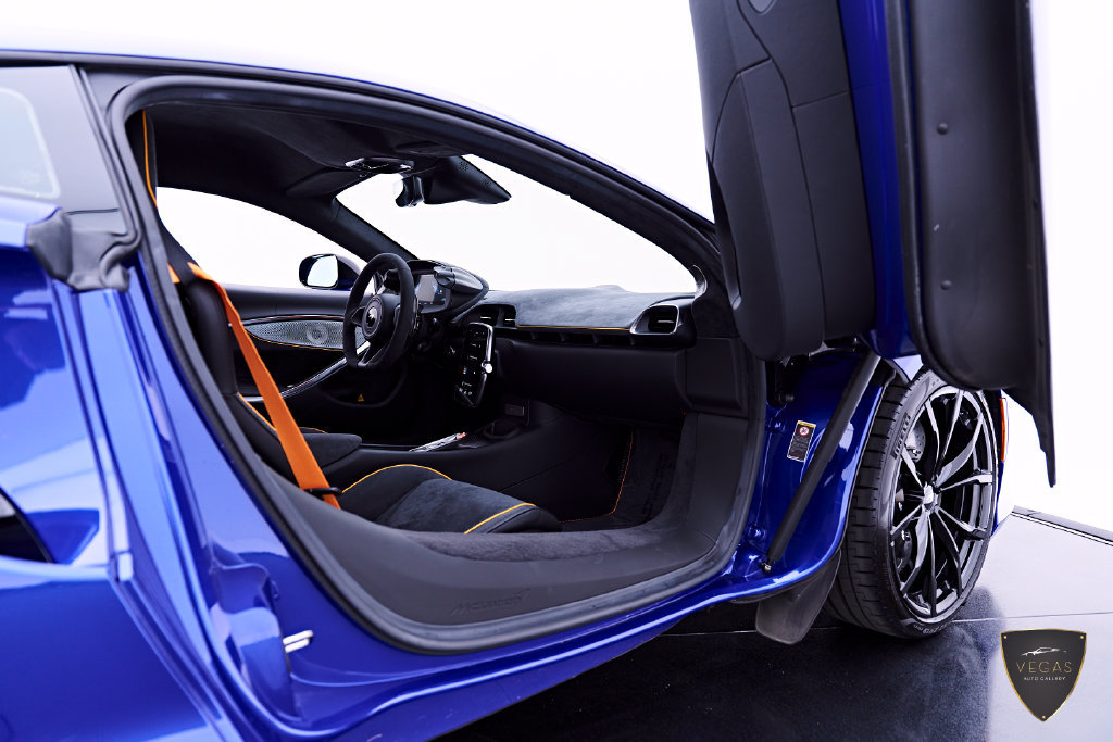 Used 2025 McLaren Artura RWD image 45