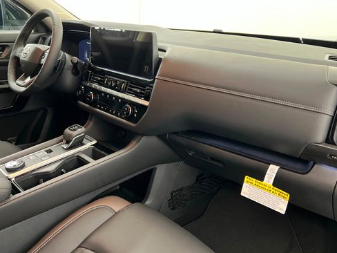 New 2026 Nissan Pathfinder Platinum image 25