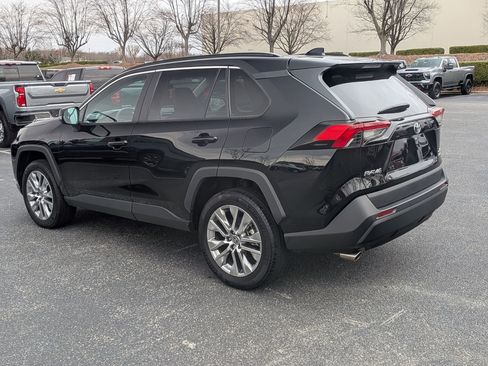 Used 2023 Toyota RAV4 XLE Premium image 7