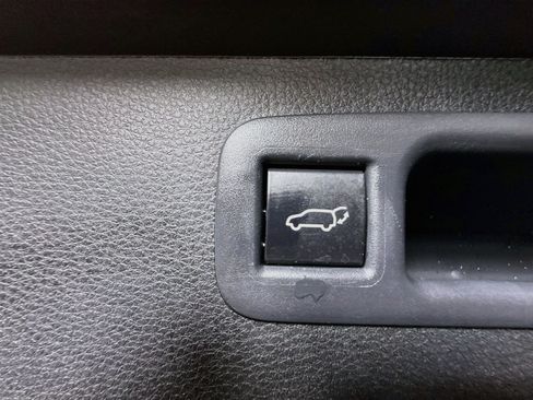 Used 2023 Toyota Highlander XLE FWD image 44