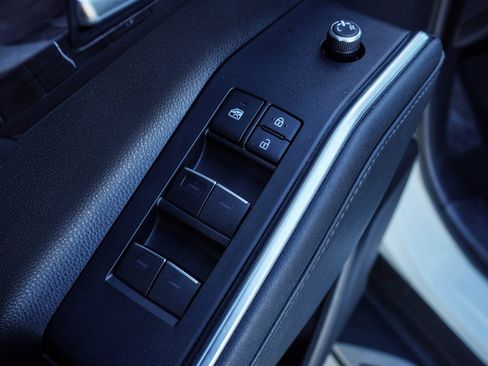 Used 2020 Toyota Highlander Platinum image 31