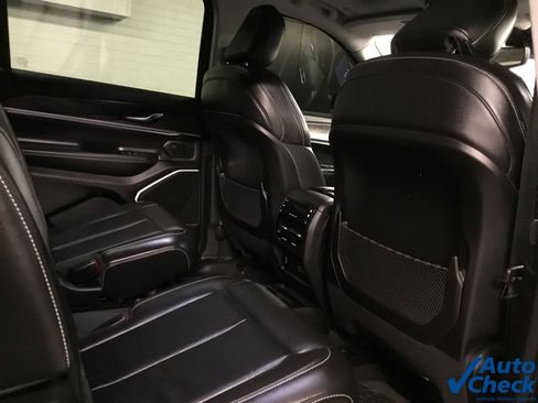 Used 2022 Jeep Grand Cherokee L Limited w/ Black Appearance Package AWD/4WD image 34