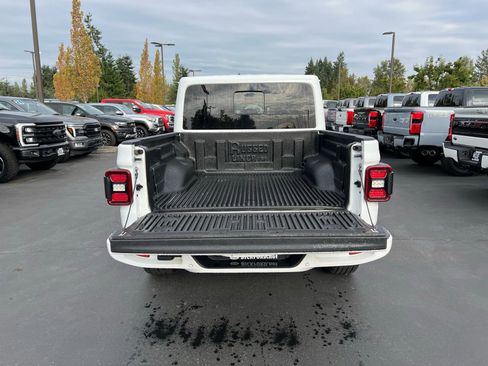 Used 2023 Jeep Gladiator Overland image 7