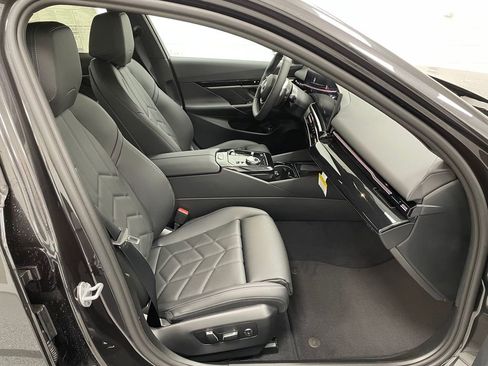 Used 2025 BMW 530i xDrive image 14