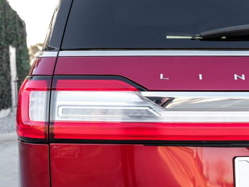 Used 2018 Lincoln Navigator Reserve w/ Technology Package image 62