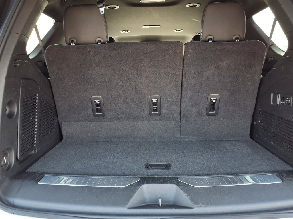 Used 2024 Chevrolet Tahoe Premier RWD image 10