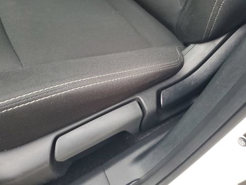 Used 2024 Nissan Rogue S FWD image 18