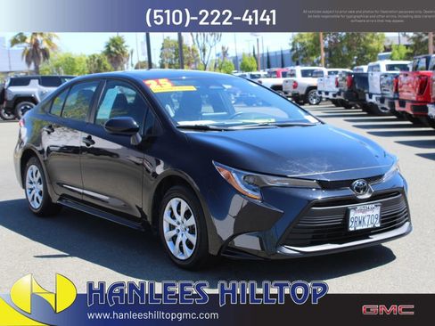Used 2025 Toyota Corolla LE FWD image 5