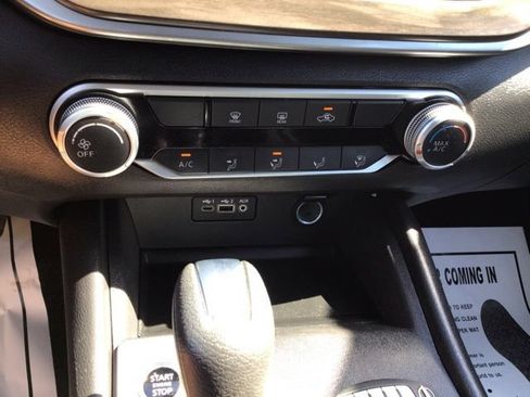 Used 2025 Nissan Altima 2.5 SV FWD image 11