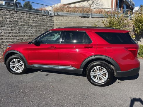 Used 2022 Ford Explorer XLT w/ Equipment Group 202A image 29