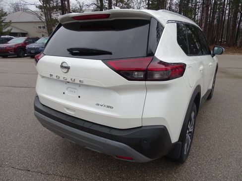 Used 2021 Nissan Rogue SV image 10