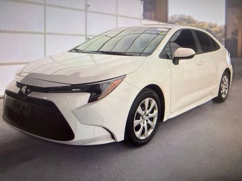 Used 2024 Toyota Corolla LE FWD image 19