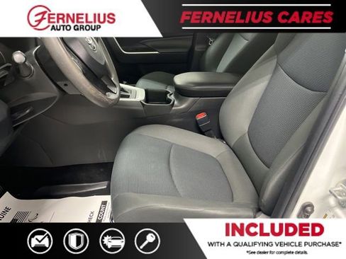 Used 2022 Toyota RAV4 LE image 28