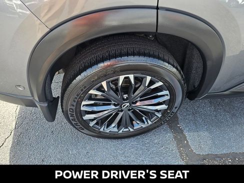 Used 2025 Nissan Rogue SL w/ Tech Package image 11