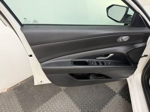 Certified 2023 Hyundai Elantra Limited FWD image 22