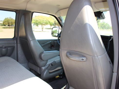 Used 2020 Chevrolet Express 3500 LT w/ LT Preferred Equipment Group RWD image 17