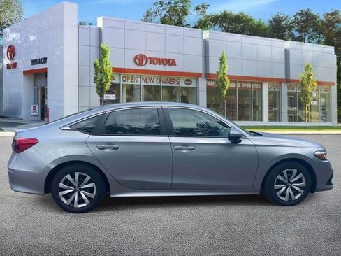 Used 2023 Honda Civic LX image 5