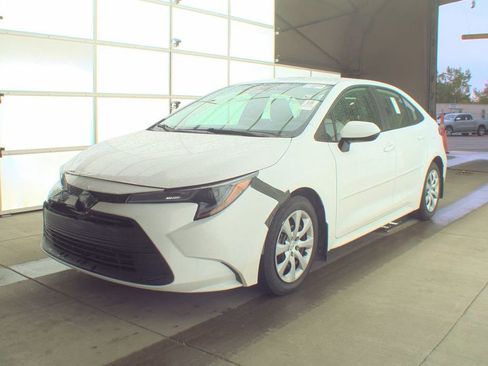 Used 2025 Toyota Corolla LE FWD image 1