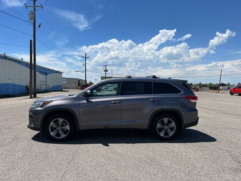 Used 2019 Toyota Highlander Limited Platinum AWD/4WD image 2
