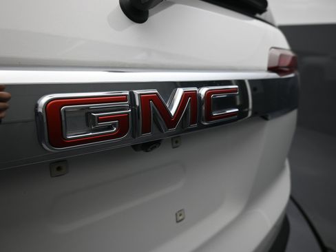 Used 2023 GMC Acadia SLE w/ Driver Convenience Package image 12