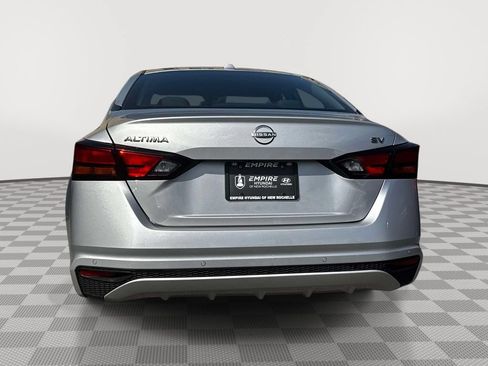 Used 2024 Nissan Altima 2.5 SV FWD image 5