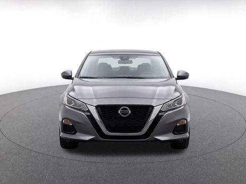 Used 2025 Nissan Altima 2.5 SV FWD image 2