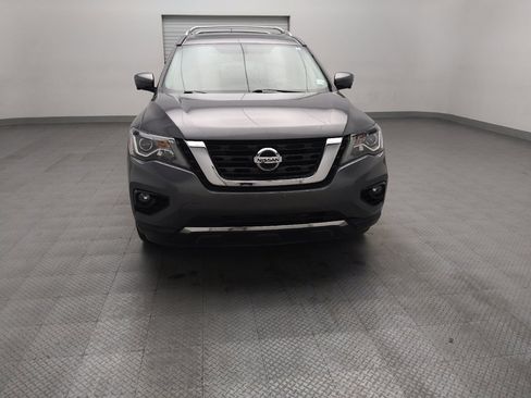 Used 2017 Nissan Pathfinder Platinum w/ Family Entertainment Package FWD image 14
