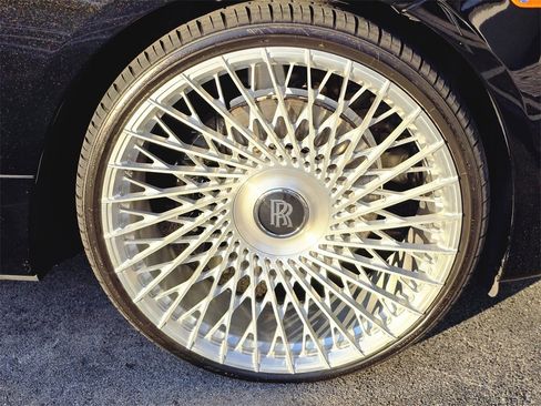 Used 2020 Rolls-Royce Dawn image 6