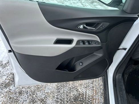 Used 2024 Chevrolet Equinox LT image 11