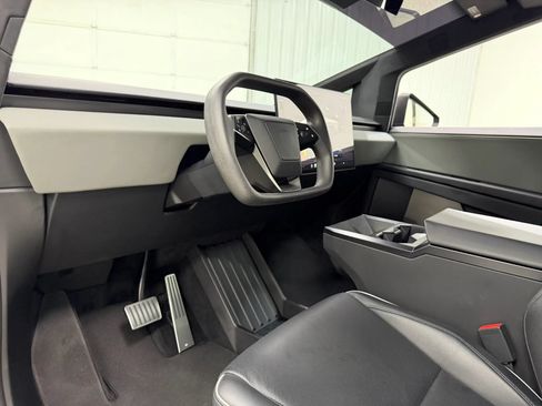 Used 2024 Tesla Cybertruck AWD Crew Cab image 12