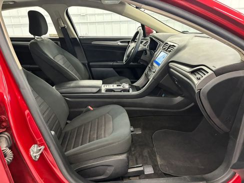 Used 2020 Ford Fusion SE FWD image 13