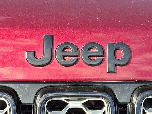 Used 2020 Jeep Grand Cherokee Altitude image 34