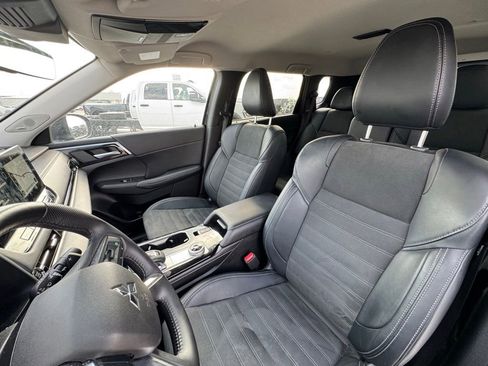 Used 2025 Mitsubishi Outlander SE FWD image 19