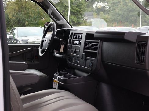 New 2025 GMC Savana 2500 w/ Enhanced Convenience Package RWD image 30