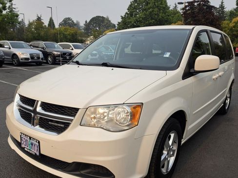 Used 2011 Dodge Grand Caravan Mainstreet w/ PWR Convenience Group FWD image 3