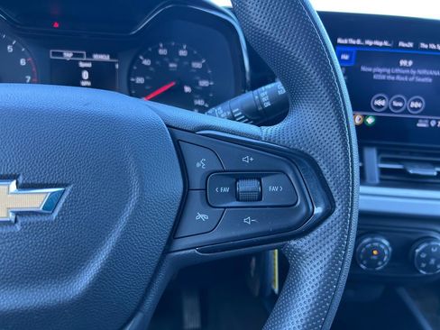 Used 2025 Chevrolet Trax LS FWD image 18
