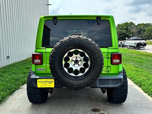 Used 2019 Jeep Wrangler Unlimited Sahara w/ Uconnect 4C Nav & Sound Group AWD/4WD image 11