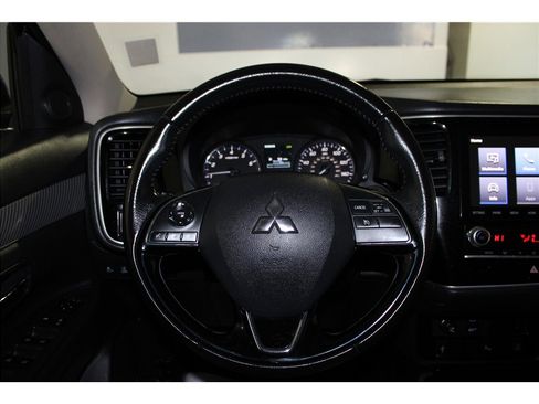 Used 2020 Mitsubishi Outlander ES image 25