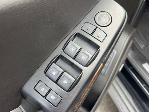 Used 2019 Chevrolet Suburban LT image 24