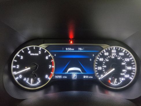 Used 2023 Nissan Sentra SR w/ SR Premium Package FWD image 23