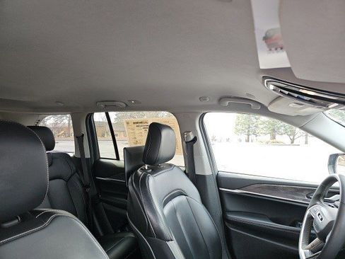 Used 2023 Jeep Grand Cherokee Limited w/ Luxury Tech Group II image 13