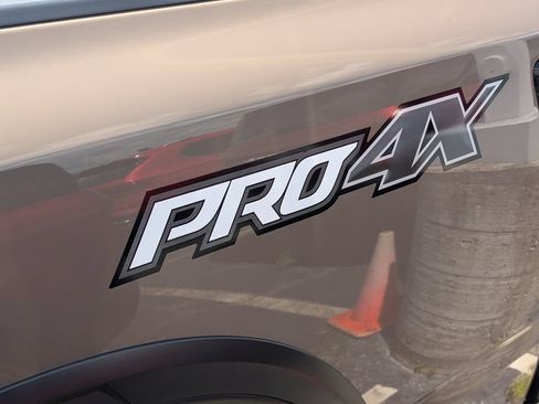 Used 2021 Nissan Titan PRO-4X w/ Pro-4x Convenience Package AWD/4WD image 19