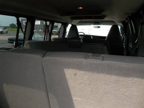 Used 2016 Chevrolet Express 3500 LS RWD image 12