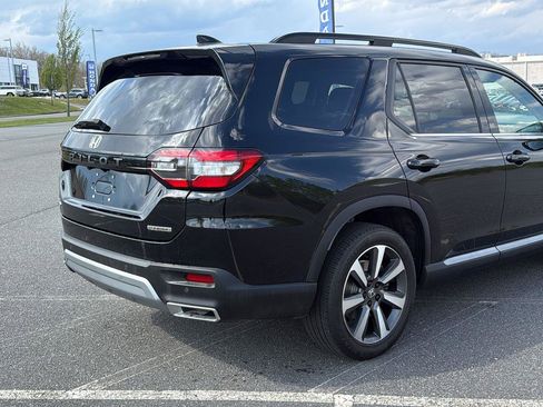 Used 2025 Honda Pilot Touring image 5